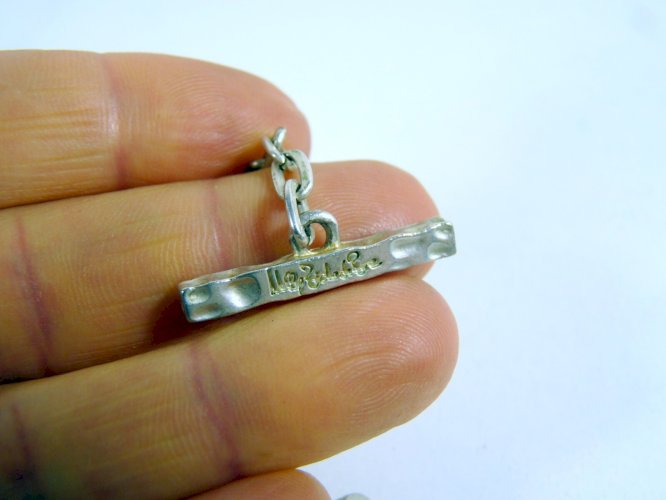Vintage collier étain martelé plaqué argent signé Mlle. Biche de Bère L - 47 cm