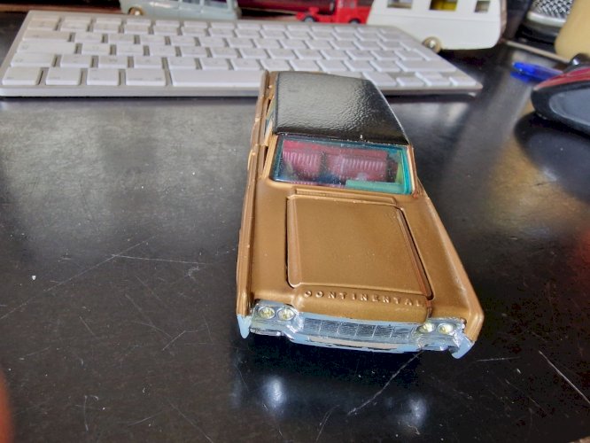 Vintage Corgi Toys 1:43 No262 Lincoln Continental Limmo In Gold