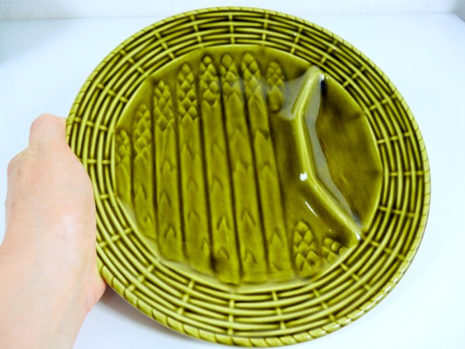Vintage lot de 7 assiettes à asperges & 1 plateau faïence Sarreguemines signées