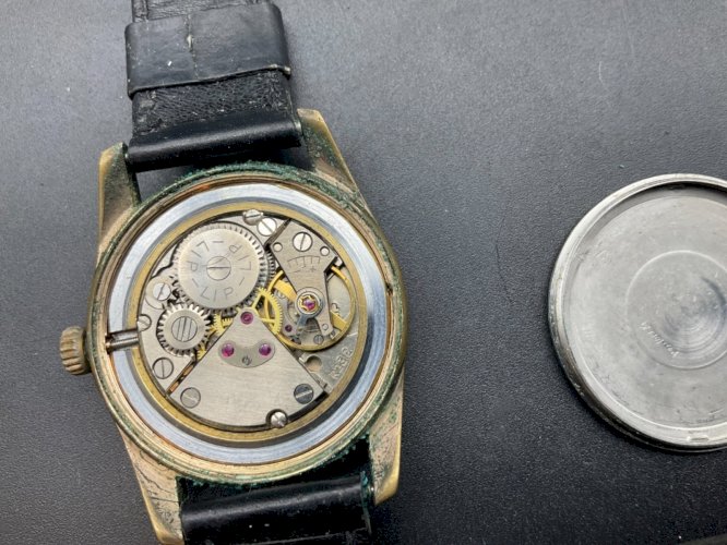 VINTAGE MONTRE  CALENDRIER LIP R23C plaque or