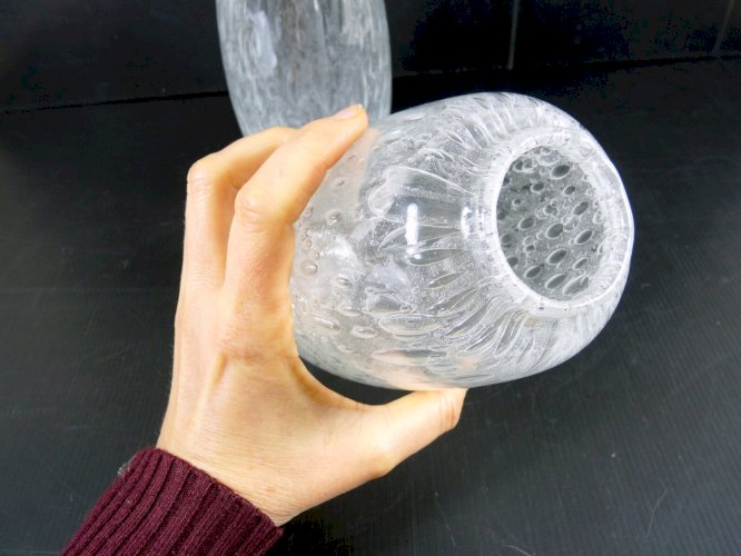 Vintage paire de vases en verre soufflé bullé de Biot transparent pas signés