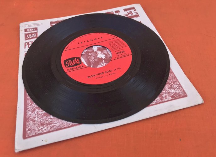 Vinyle 45 tours  Triangle   Peut-être demain   (1970)   Pathé 2 C 006-10986    