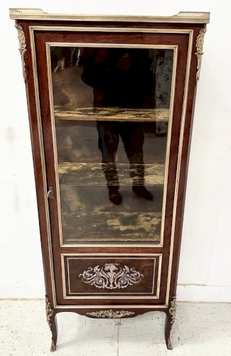 Vitrine de style Louis XV en acajou et bronze XIX siècle