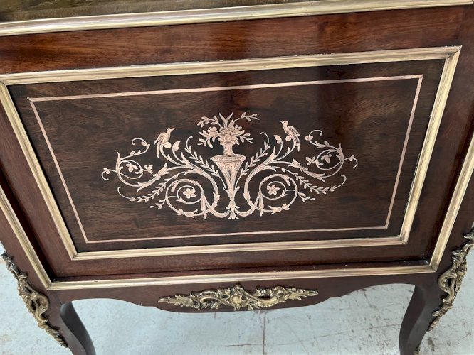 Vitrine de style Louis XV en acajou et bronze XIX siècle