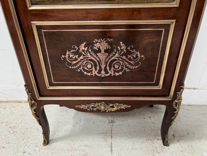 Vitrine de style Louis XV en acajou et bronze XIX siècle