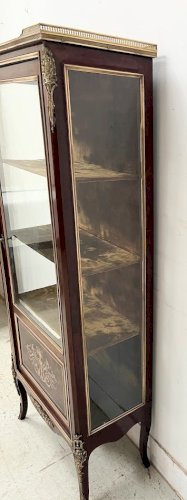 Vitrine de style Louis XV en acajou et bronze XIX siècle