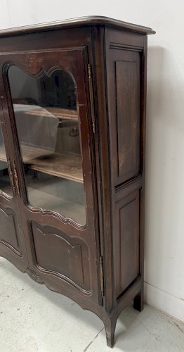 Vitrine de style Regence en chene massif XX siècle