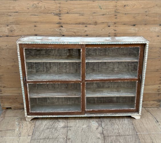 Vitrine en teck birman avec portes coulissantes