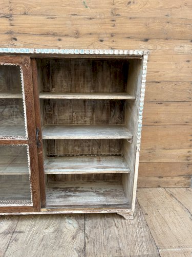 Vitrine en teck birman avec portes coulissantes