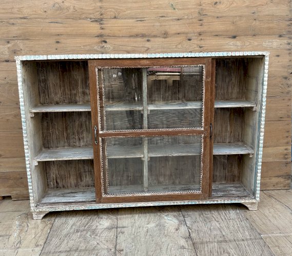 Vitrine en teck birman avec portes coulissantes