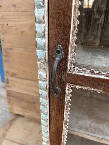 Vitrine en teck birman avec portes coulissantes