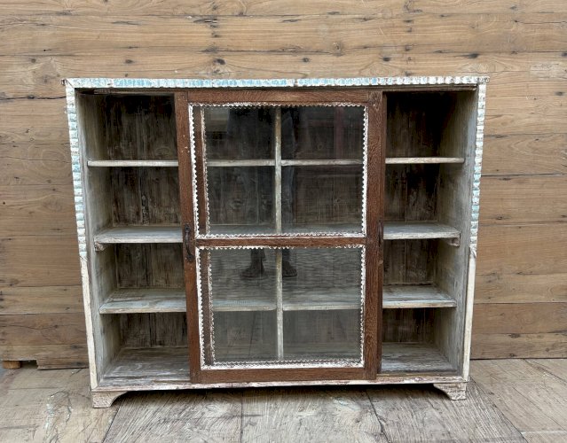 Vitrine en teck birman avec portes coulissantes