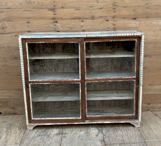 Vitrine en teck birman avec portes coulissantes