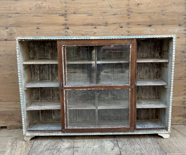 Vitrine en teck birman avec portes coulissantes