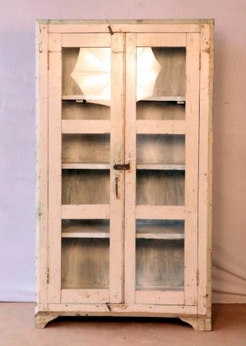 Vitrine en teck birman patine blanche-verte
