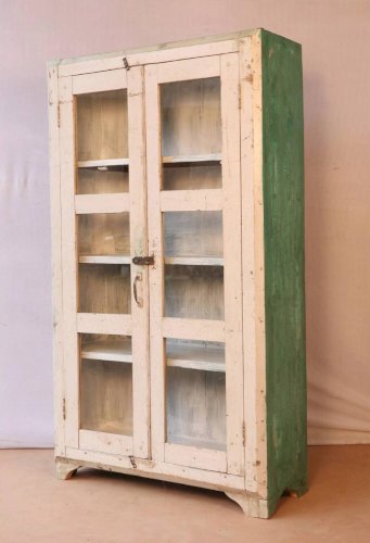 Vitrine en teck birman patine blanche-verte