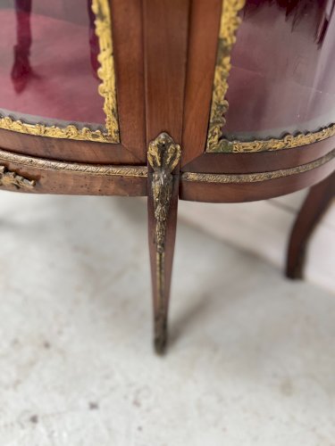 Vitrine Galbée de style Napoléon III en Acajou et Placage XX siècle