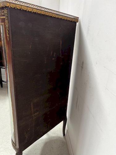 Vitrine Galbée de style Napoléon III en Acajou et Placage XX siècle