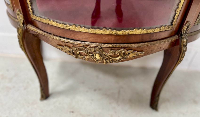 Vitrine Galbée de style Napoléon III en Acajou et Placage XX siècle