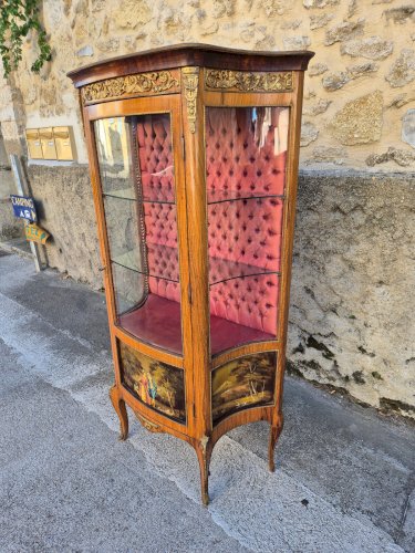 VITRINE LOUIS XV GALBEE AVEC SCENE ROMANTIQUE