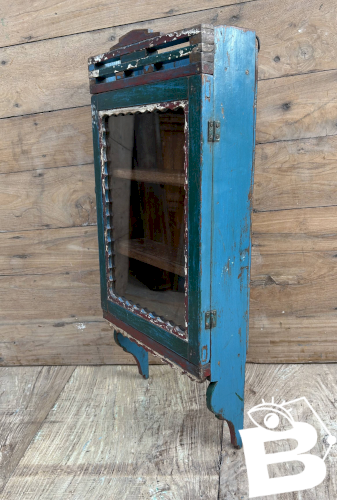 Vitrine murale art déco en teck birman avec patine dorigine