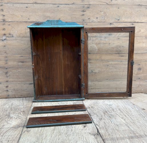 Vitrine murale art déco en teck birman avec patine dorigine
