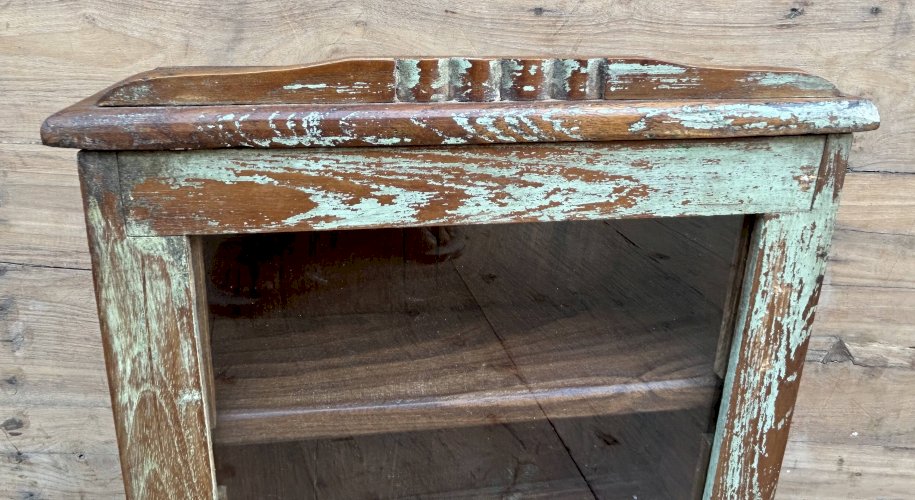 Vitrine murale art déco en teck birman avec patine dorigine