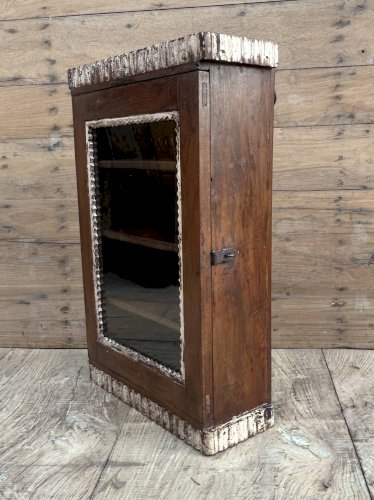 Vitrine murale art déco en teck birman avec patine dorigine