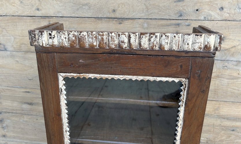 Vitrine murale art déco en teck birman avec patine dorigine