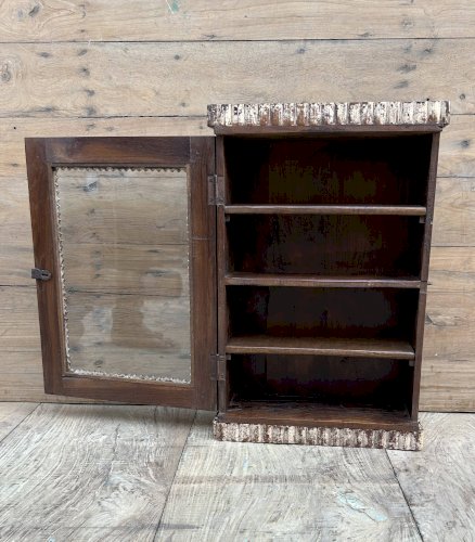 Vitrine murale art déco en teck birman avec patine dorigine