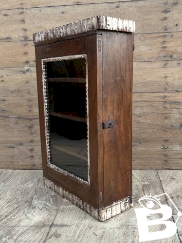 Vitrine murale art déco en teck birman avec patine dorigine
