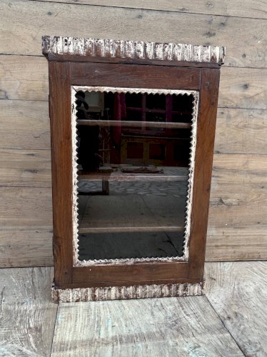 Vitrine murale art déco en teck birman avec patine dorigine