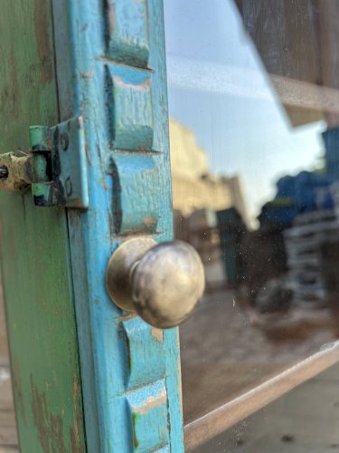 Vitrine murale art déco en teck birman avec patine dorigine