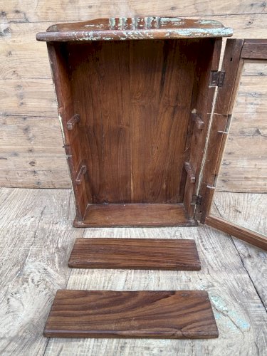 Vitrine murale art déco en teck birman avec patine dorigine