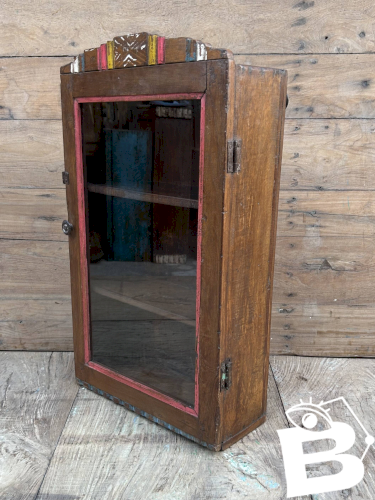 Vitrine murale art déco en teck birman avec patine dorigine