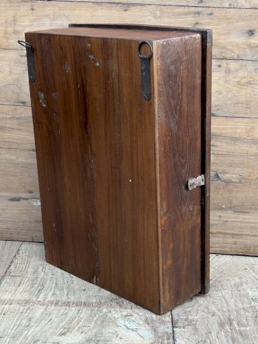 Vitrine murale art déco en teck birman