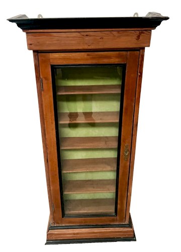 Vitrine murale de style Louis Philippe en bois naturel XIX siècle