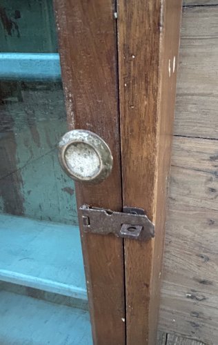 Vitrine murale en teck birman avec patine dorigine