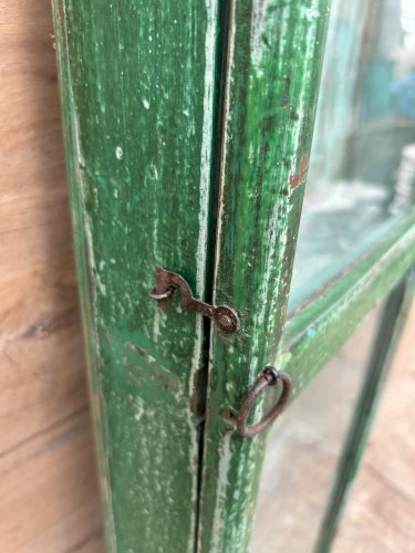 Vitrine murale en teck birman avec patine dorigine