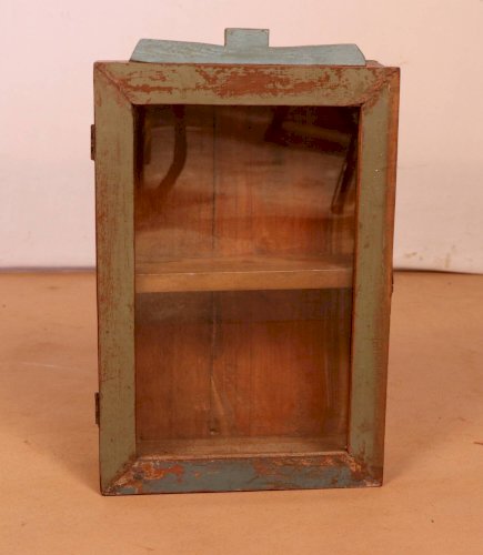 Vitrine murale en teck birman polychromée d’origine