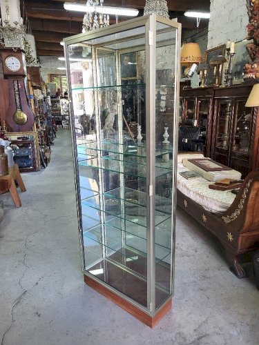 VITRINE POUR COLLECTION EN ALUMINIUM VERRE ET MIROIR A 2 SERRURES
