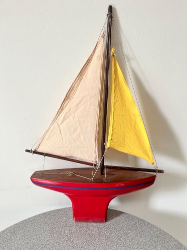 Voilier de bassin en bois Tirot 400, jouet vintage
