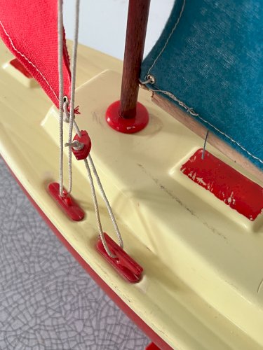 Voilier de bassin Giraud Sauveur modèle F27 série VP50, jouet vintage.