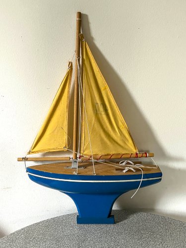Voilier de bassin Tirot 400 navigable, jouet vintage