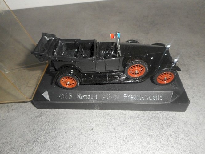 VOITURE 4165 RENAULT 40 CV PRESIDENTIELLE SOLIDO N° 39