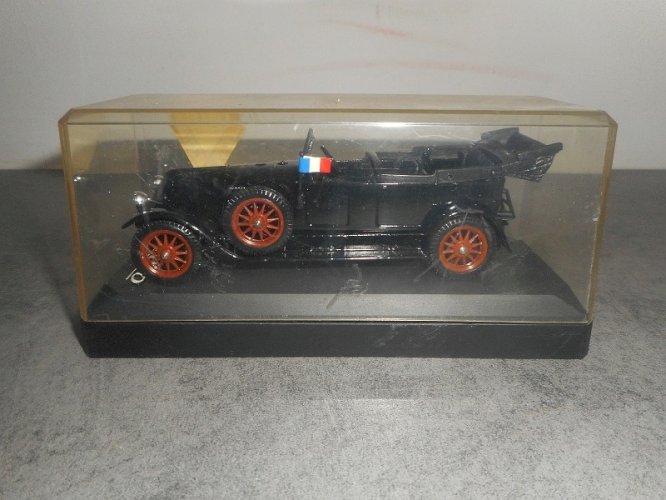 VOITURE 4165 RENAULT 40 CV PRESIDENTIELLE SOLIDO N° 39