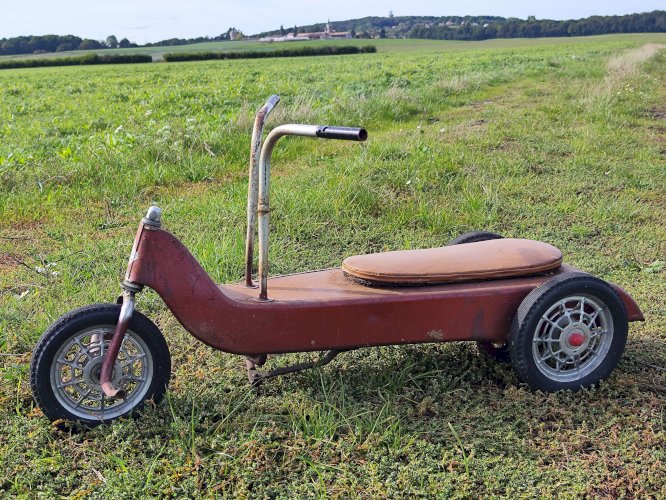 Voiture à pédales ancienne cyclorameur Morellet Guerineau MG