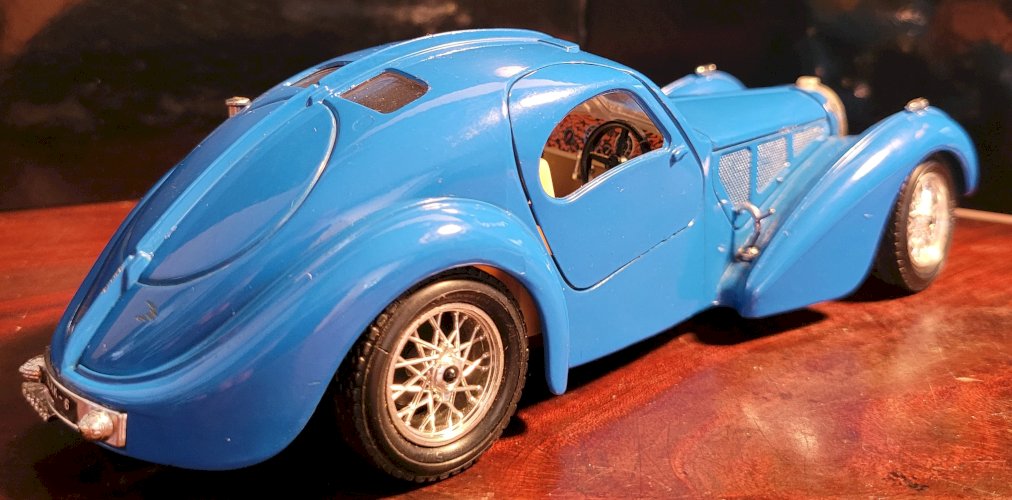 Voiture Burago Bugatti Atlantic 1936 - Echelle 1/24