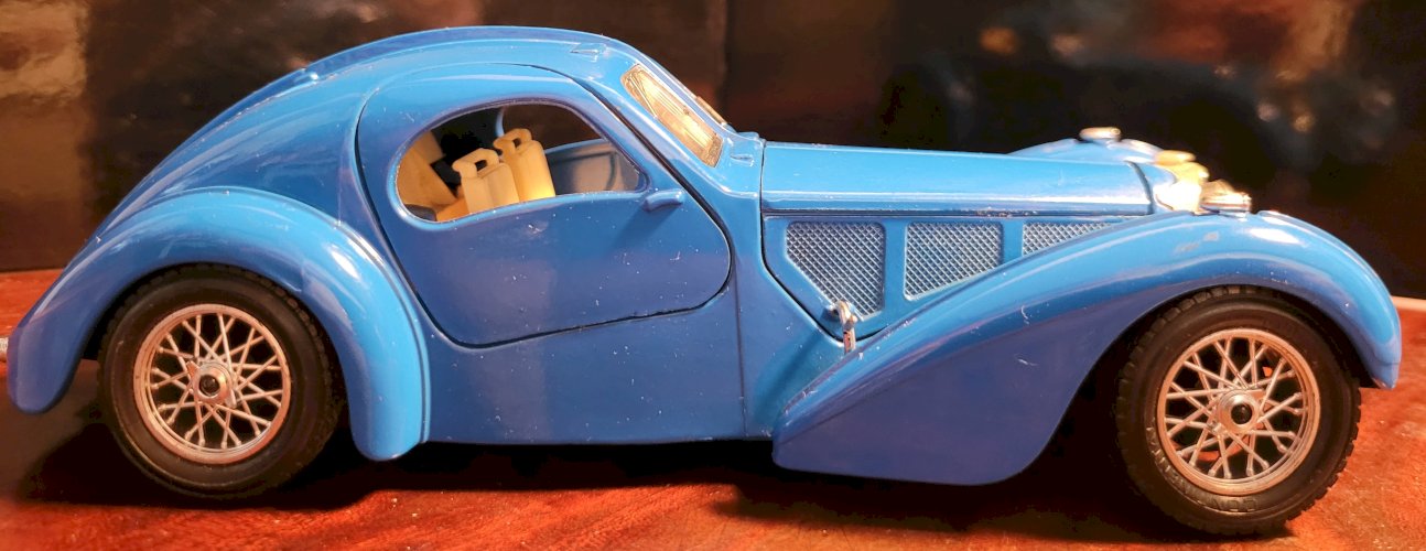Voiture Burago Bugatti Atlantic 1936 - Echelle 1/24