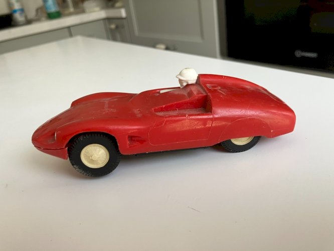 Voiture de Circuit 24 DB Panhard rouge a restaurer